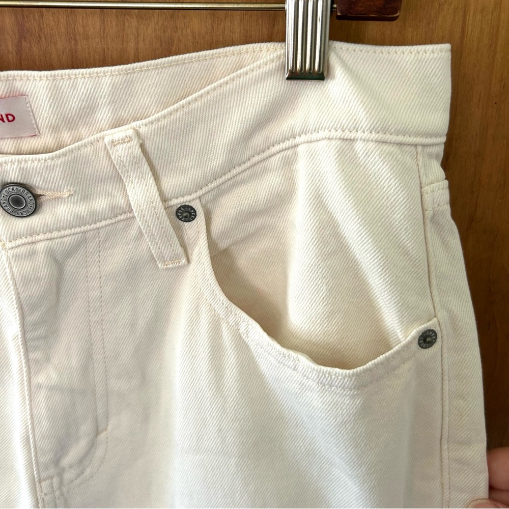 Lucky Brand Loose Hi-Rise Crop Jeans in Ecru. Size 8/29R. - Picture 5 of 13